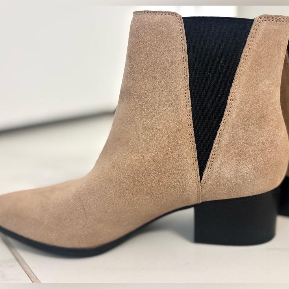 Tan Chelesa Ankle Boots